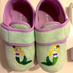 New in box Girls Foamtreads Mermaid Slippers size 12